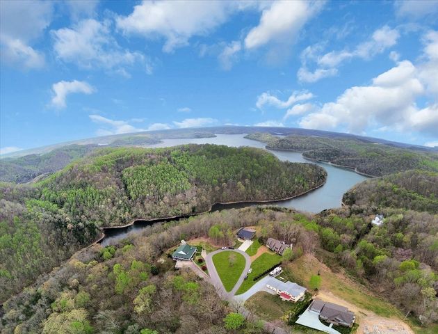 8581 Silver View Ln, Silver Point, TN 38582