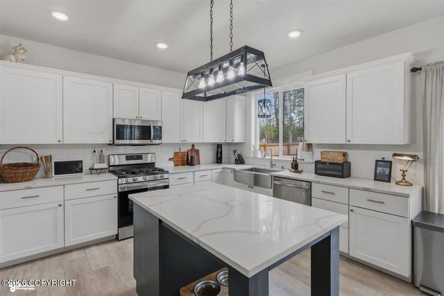 2380 E Grizzly Bear Drive, Wasilla, AK 99654