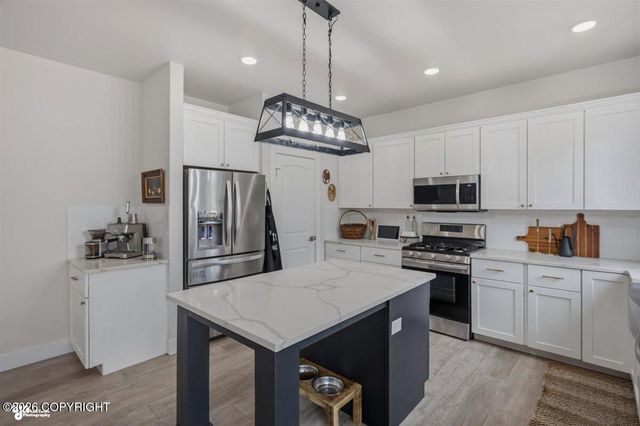 2380 E Grizzly Bear Drive, Wasilla, AK 99654