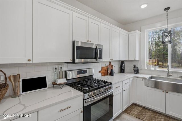 2380 E Grizzly Bear Drive, Wasilla, AK 99654