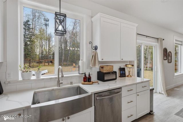 2380 E Grizzly Bear Drive, Wasilla, AK 99654