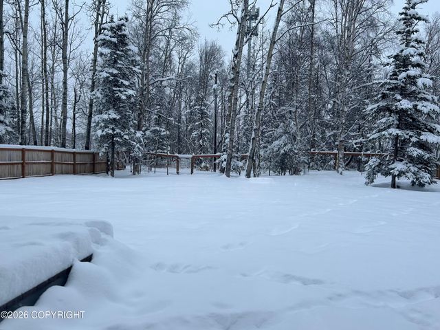 2380 E Grizzly Bear Drive, Wasilla, AK 99654
