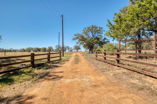 532 Peach Creek RD, Rosanky, TX 78953