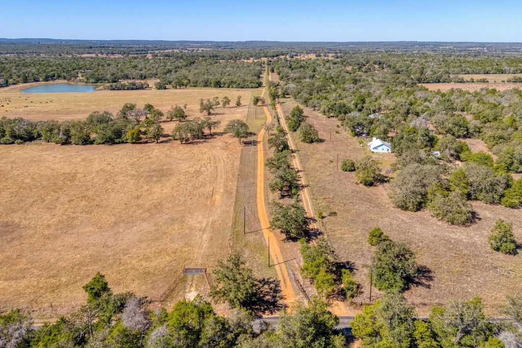 532 Peach Creek RD, Rosanky, TX 78953