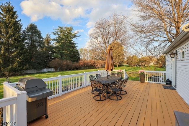 12 Buttonwood Ct, Montgomery Twp., NJ 08502