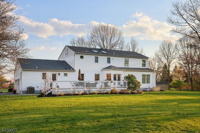 12 Buttonwood Ct, Montgomery Twp., NJ 08502