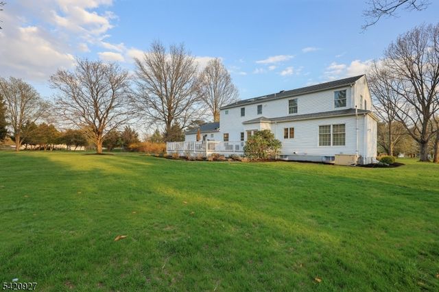 12 Buttonwood Ct, Montgomery Twp., NJ 08502