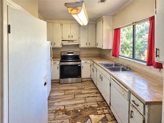6260 Mozart Drive, Riverdale, GA 30296