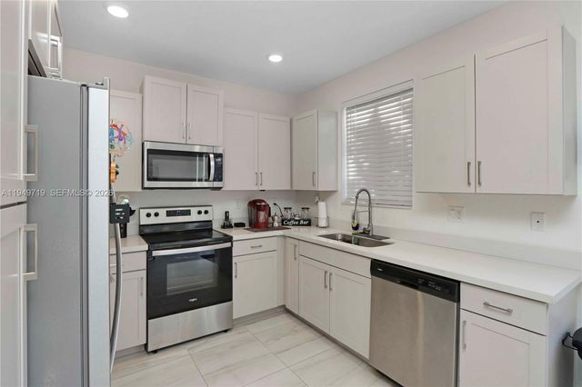 2432 SE 10th Court, Homestead, FL 33035