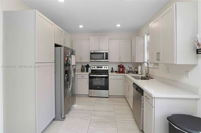 2432 SE 10th Court, Homestead, FL 33035