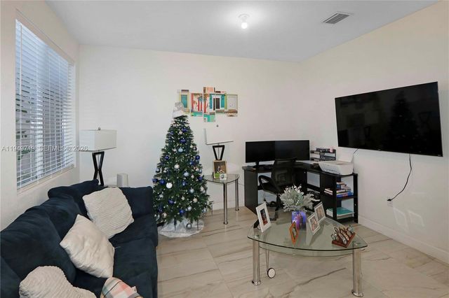 2432 SE 10th Court, Homestead, FL 33035