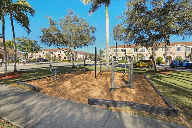 2432 SE 10th Court, Homestead, FL 33035