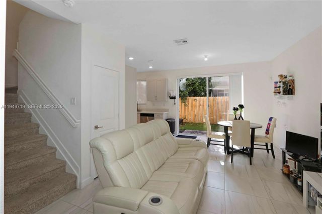 2432 SE 10th Court, Homestead, FL 33035
