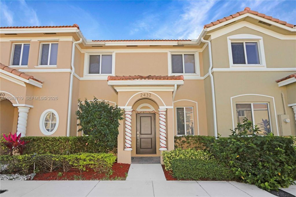 2432 SE 10th Court, Homestead, FL 33035