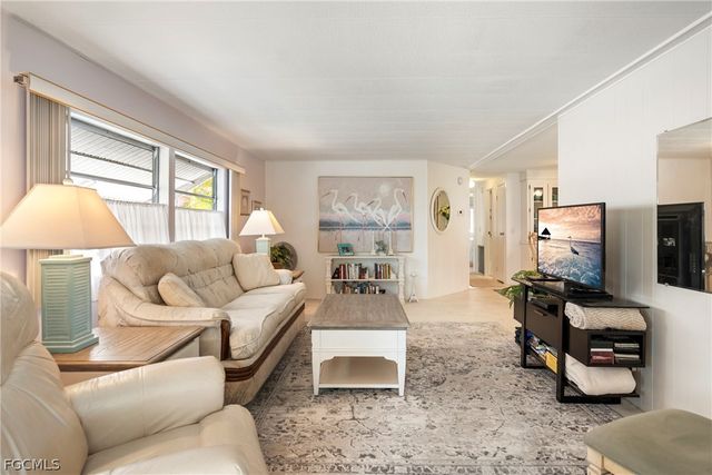 5523 Salem LN, North Fort Myers, FL 33917