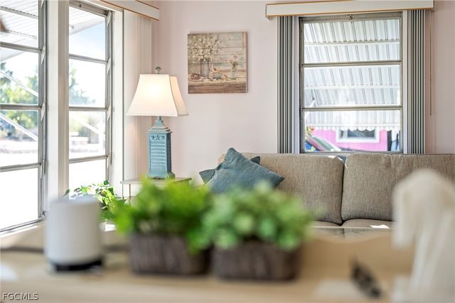 5523 Salem LN, North Fort Myers, FL 33917