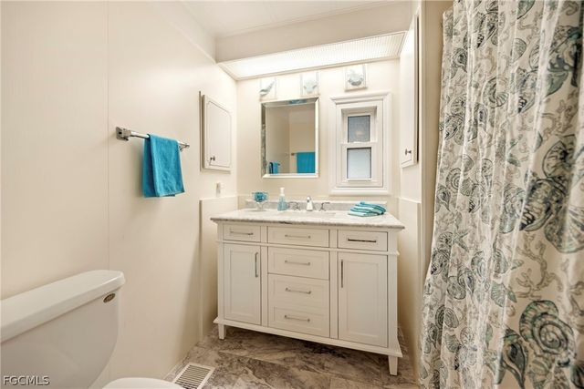 5523 Salem LN, North Fort Myers, FL 33917