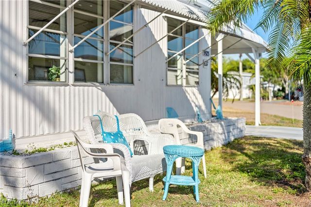 5523 Salem LN, North Fort Myers, FL 33917