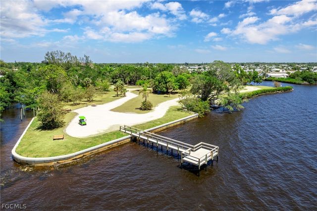 5523 Salem LN, North Fort Myers, FL 33917