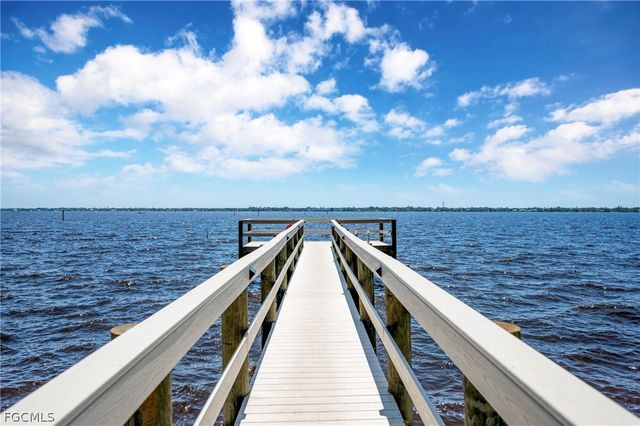 5523 Salem LN, North Fort Myers, FL 33917