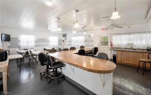 5523 Salem LN, North Fort Myers, FL 33917