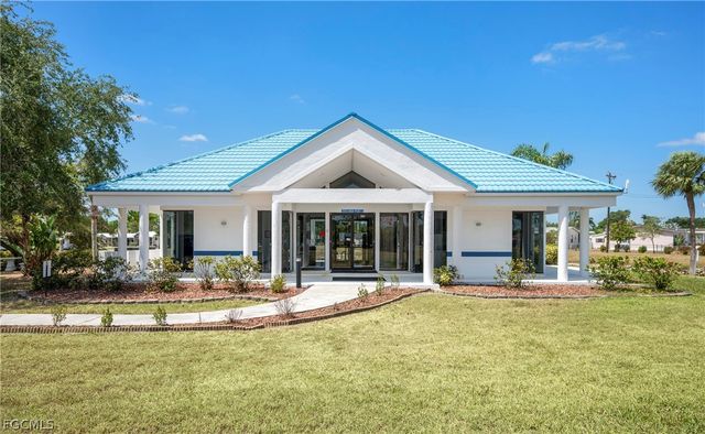 5523 Salem LN, North Fort Myers, FL 33917