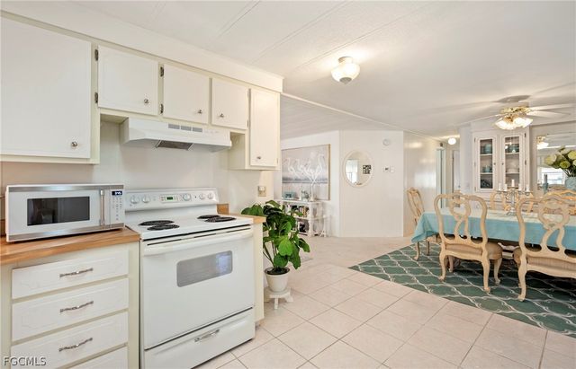 5523 Salem LN, North Fort Myers, FL 33917