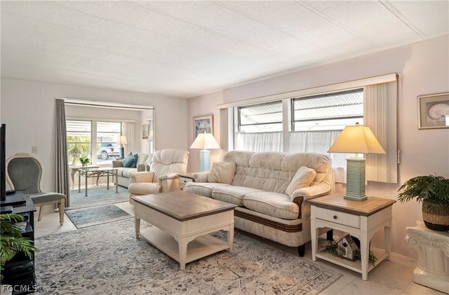 5523 Salem LN, North Fort Myers, FL 33917