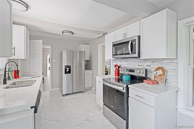 9838 Grosse Ile Parkway, Grosse Ile, MI 48138