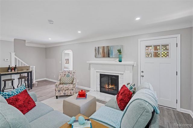 9838 Grosse Ile Parkway, Grosse Ile, MI 48138