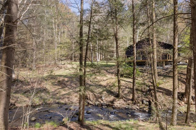92 Upper Cherrytown Road, Kerhonkson, NY 12446