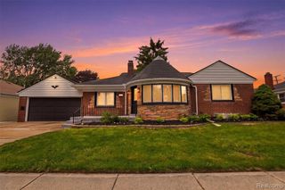 18001 Elizabeth Street, Roseville, MI 48066