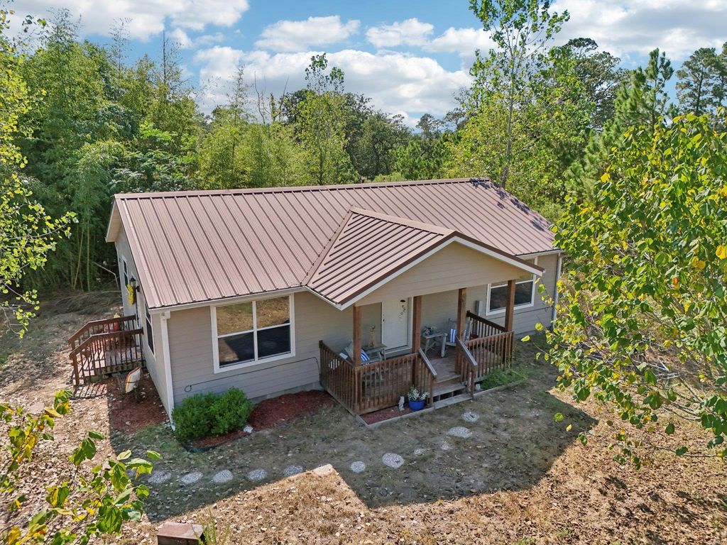 122 Rolling Pines DR, Smithville, TX 78957