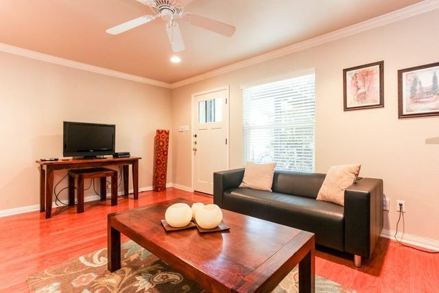 1500 East Side DR 116A, Austin, TX 78704