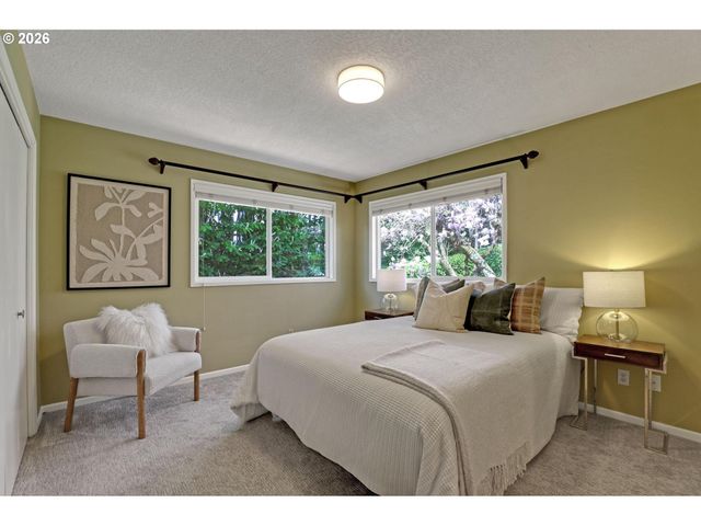 7021 Sw CANYON Ln, Portland, OR 97225