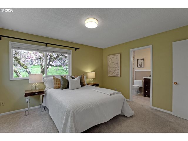 7021 Sw CANYON Ln, Portland, OR 97225