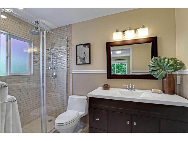 7021 Sw CANYON Ln, Portland, OR 97225