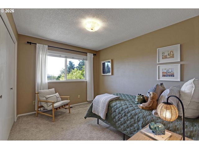 7021 Sw CANYON Ln, Portland, OR 97225