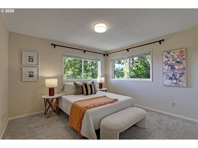 7021 Sw CANYON Ln, Portland, OR 97225