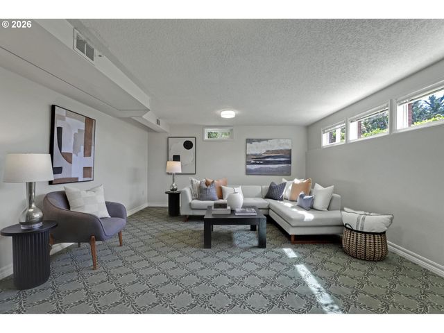 7021 Sw CANYON Ln, Portland, OR 97225