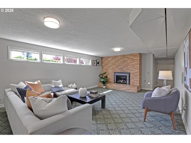 7021 Sw CANYON Ln, Portland, OR 97225