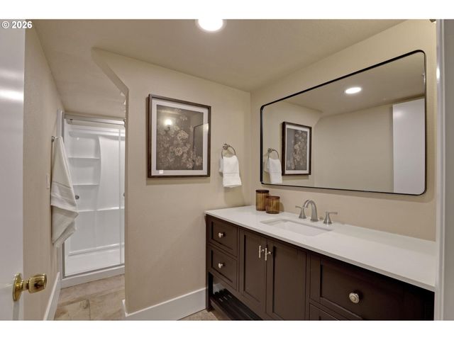 7021 Sw CANYON Ln, Portland, OR 97225