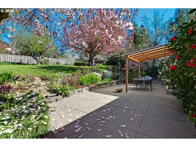 7021 Sw CANYON Ln, Portland, OR 97225