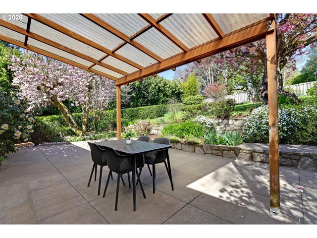 7021 Sw CANYON Ln, Portland, OR 97225