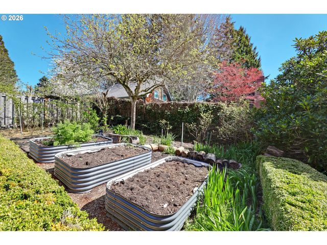 7021 Sw CANYON Ln, Portland, OR 97225