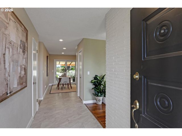 7021 Sw CANYON Ln, Portland, OR 97225