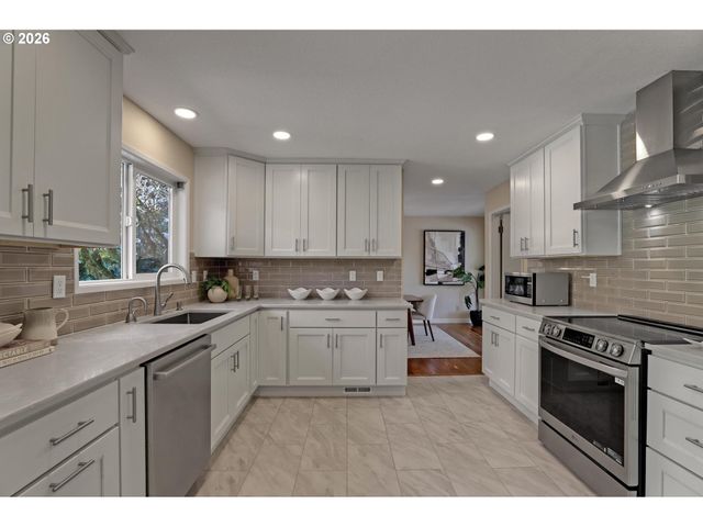 7021 Sw CANYON Ln, Portland, OR 97225