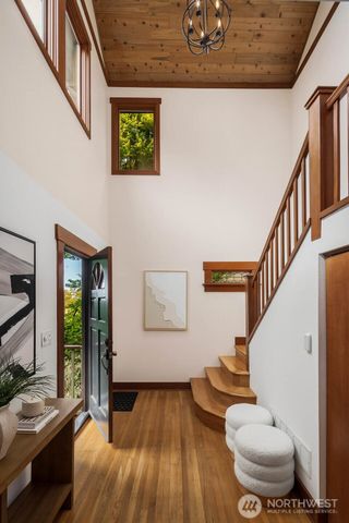 2706 1st Avenue W, Seattle, WA 98119