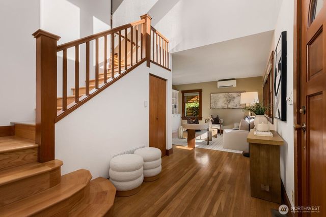 2706 1st Avenue W, Seattle, WA 98119