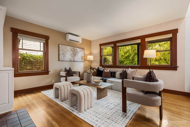 2706 1st Avenue W, Seattle, WA 98119
